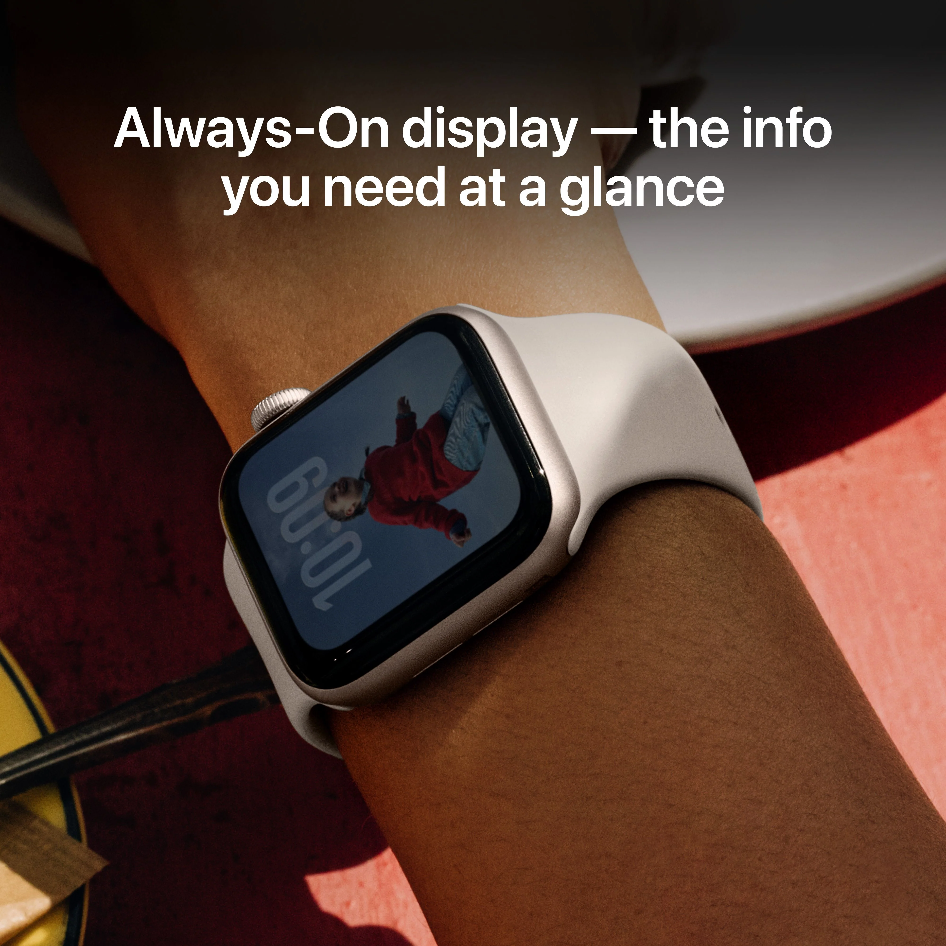 Apple Watch SE 3 (GPS + Cellular) • 44‐mm kast van middernacht aluminium • Middernacht sportbandje - S/M - Image 5