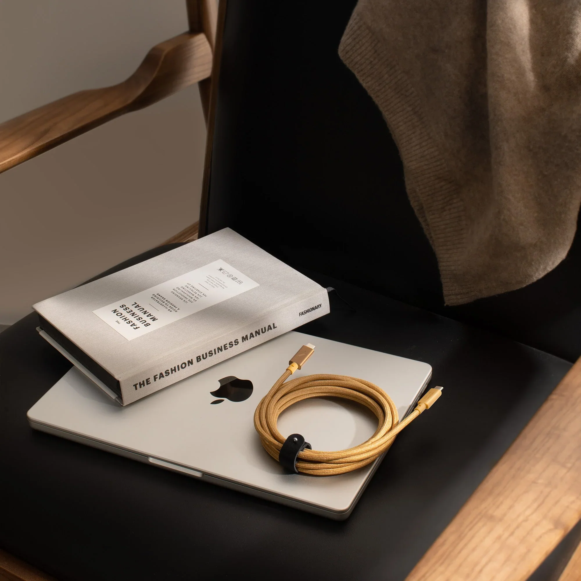 Native Union Belt Pro USB-C-naar-USB-C-kabel - 2,4m - Mosterdgeel - 240W - Image 3