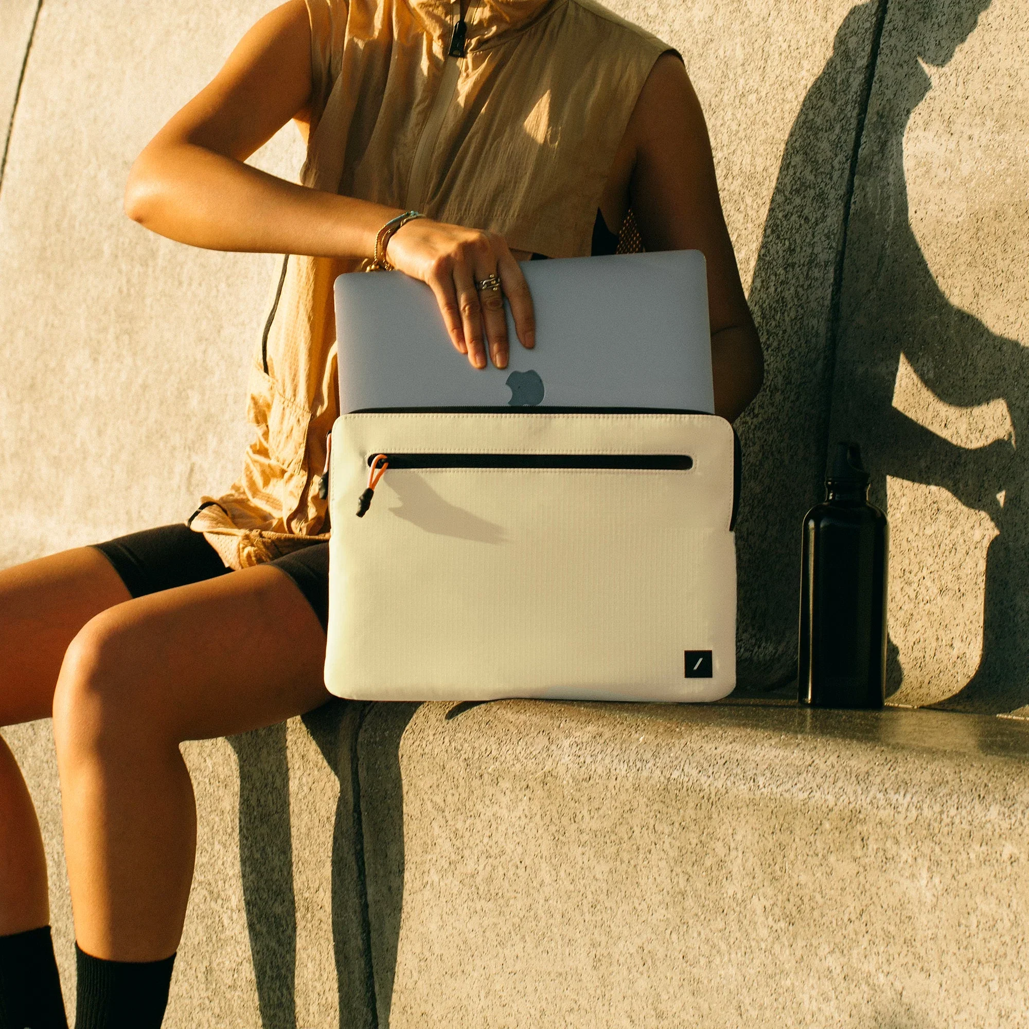 Native Union Ultralight sleeve voor MacBook 13-inch - Zandsteen - Image 3